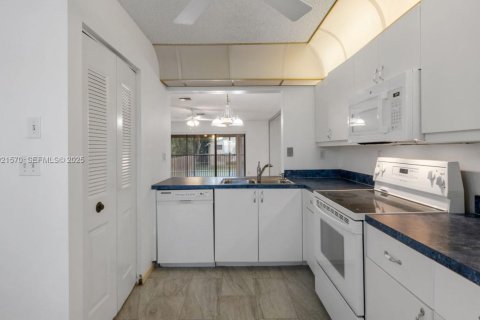 Condominio en venta en Deerfield Beach, Florida, 2 dormitorios, 106.84 m2 № 1976255 - foto 20