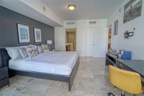 Condo in Miami, Florida, 1 bedroom  № 1996124 - photo 9