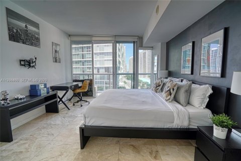 Condo in Miami, Florida, 1 bedroom  № 1996124 - photo 5