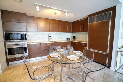 Condo in Miami, Florida, 1 bedroom  № 1996124 - photo 10