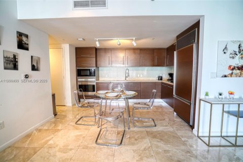 Condo in Miami, Florida, 1 bedroom  № 1996124 - photo 3