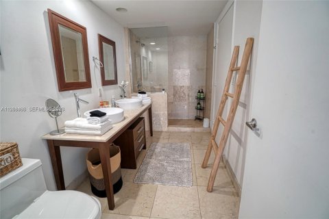 Condo in Miami, Florida, 1 bedroom  № 1996124 - photo 6