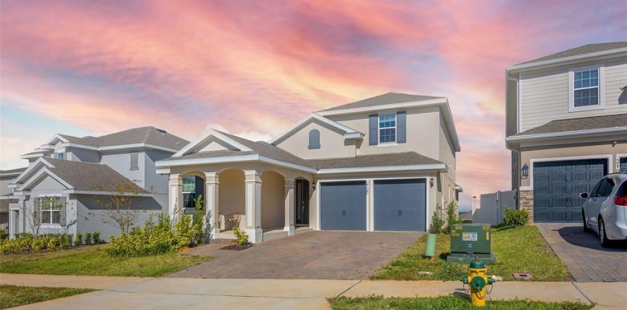 House in Minneola, Florida 5 bedrooms, 294.22 sq.m. № 2312770