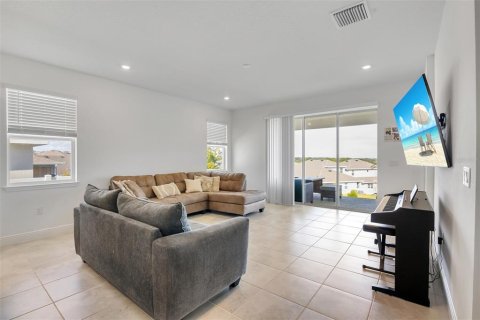 House in Minneola, Florida 5 bedrooms, 294.22 sq.m. № 2312770 - photo 9