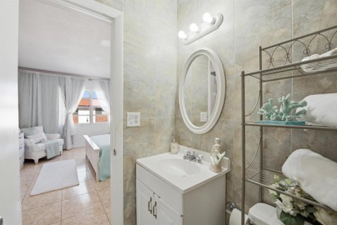 Купить кондоминиум в Помпано-Бич, Флорида 3 комнаты, 79.9м2, № 2243370 - фото 29