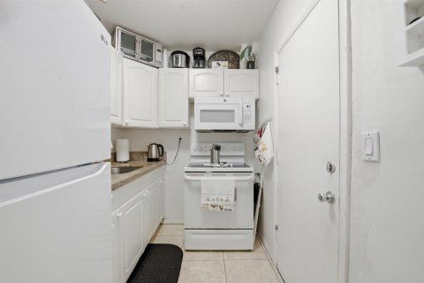 Купить кондоминиум в Помпано-Бич, Флорида 3 комнаты, 79.9м2, № 2243370 - фото 15