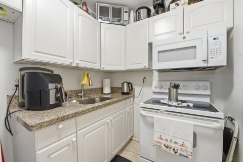 Купить кондоминиум в Помпано-Бич, Флорида 3 комнаты, 79.9м2, № 2243370 - фото 16