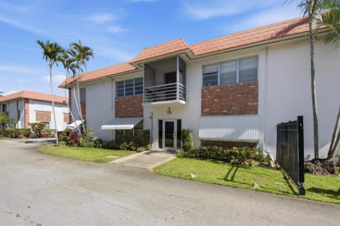 Condominio en Pompano Beach, Florida, 2 dormitorios № 2243370