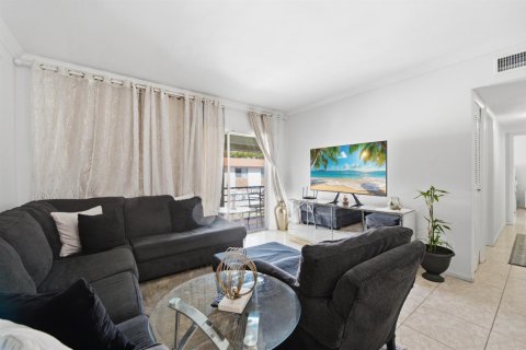 Купить кондоминиум в Помпано-Бич, Флорида 3 комнаты, 79.9м2, № 2243370 - фото 19