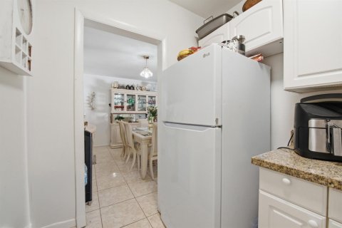 Купить кондоминиум в Помпано-Бич, Флорида 3 комнаты, 79.9м2, № 2243370 - фото 17
