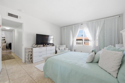 Купить кондоминиум в Помпано-Бич, Флорида 3 комнаты, 79.9м2, № 2243370 - фото 25