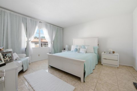 Купить кондоминиум в Помпано-Бич, Флорида 3 комнаты, 79.9м2, № 2243370 - фото 24