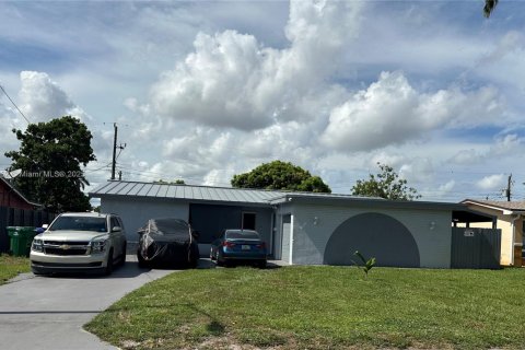 Casa en venta en Miramar, Florida, 4 dormitorios, 143.44 m2 № 1889574 - foto 1