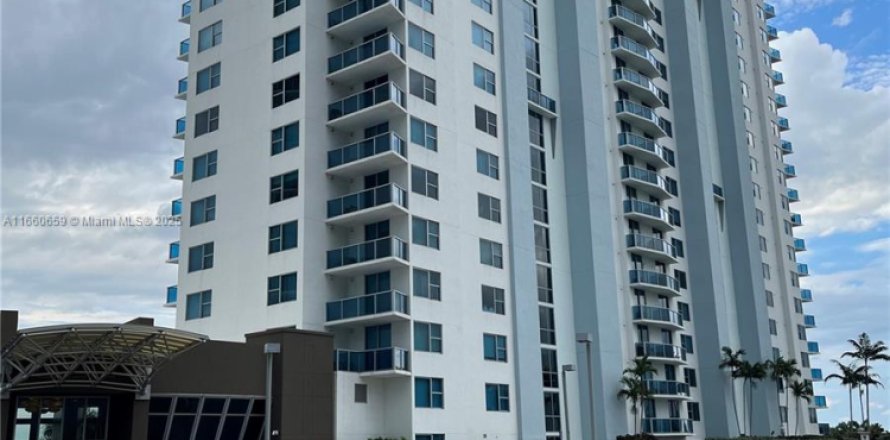 Condominio en Sunrise, Florida, 2 dormitorios  № 2012316