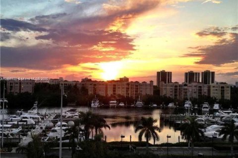 Condominio en venta en Aventura, Florida, 2 dormitorios, 169.55 m2 № 1948831 - foto 1