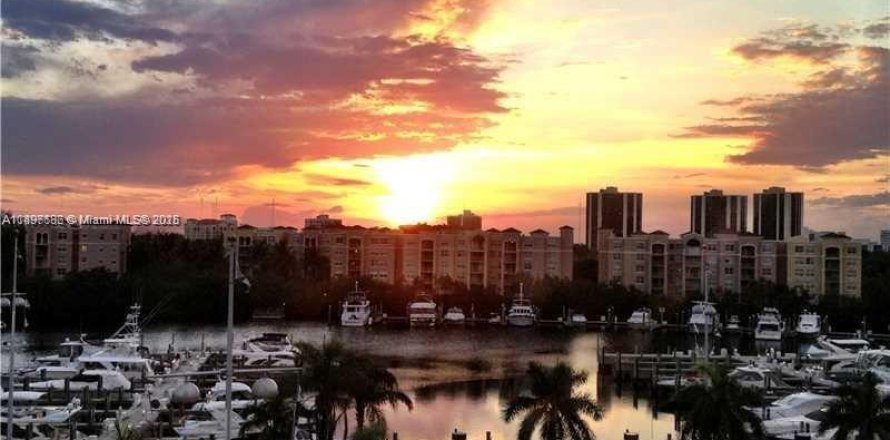 Condominio en Aventura, Florida, 2 dormitorios  № 1948831