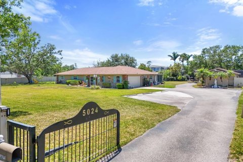 House in Bradenton, Florida 3 bedrooms, 250.84 sq.m. № 1735286 - photo 4