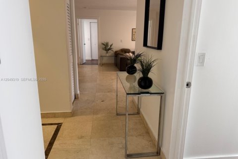 Condo à Aventura, Floride, 3 chambres № 2172659