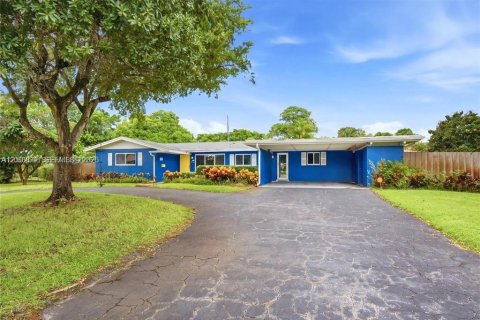 Villa ou maison à vendre à Plantation, Floride: 3 chambres, 190.45 m2 № 2407438 - photo 2