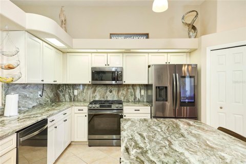 Villa ou maison à vendre à Tampa, Floride: 4 chambres, 269.23 m2 № 2420282 - photo 17
