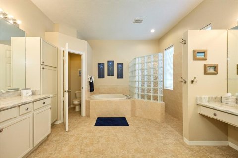 Villa ou maison à vendre à Tampa, Floride: 4 chambres, 269.23 m2 № 2420282 - photo 29