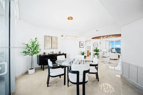 Condominio en venta en Sunny Isles Beach, Florida, 2 dormitorios, 176.51 m2 № 1889034 - foto 11