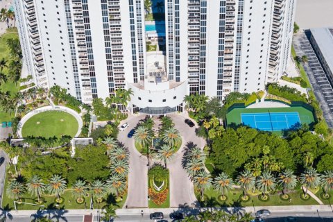 Condominio en venta en Sunny Isles Beach, Florida, 2 dormitorios, 176.51 m2 № 1889034 - foto 29