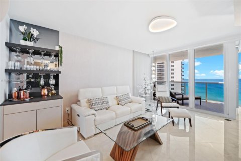 Condominio en venta en Sunny Isles Beach, Florida, 2 dormitorios, 176.51 m2 № 1889034 - foto 7