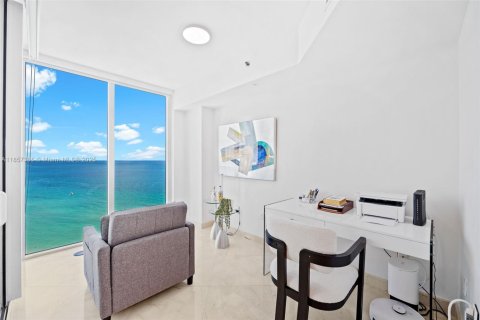 Condominio en venta en Sunny Isles Beach, Florida, 2 dormitorios, 176.51 m2 № 1889034 - foto 9