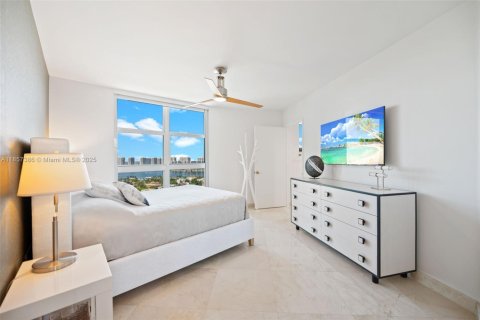 Condominio en venta en Sunny Isles Beach, Florida, 2 dormitorios, 176.51 m2 № 1889034 - foto 19