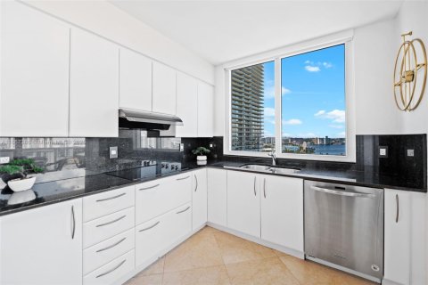 Condominio en venta en Sunny Isles Beach, Florida, 2 dormitorios, 176.51 m2 № 1889034 - foto 13