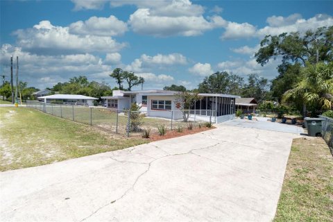 House in Daytona Beach, Florida 3 bedrooms, 142.79 sq.m. № 1750587 - photo 2