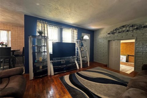 House in Daytona Beach, Florida 3 bedrooms, 142.79 sq.m. № 1750587 - photo 9