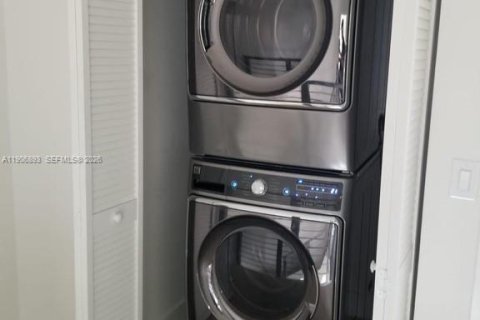 Adosado en venta en Plantation, Florida, 2 dormitorios, 141.21 m2 № 2077489 - foto 16