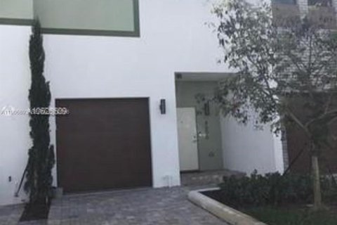 Adosado en venta en Plantation, Florida, 2 dormitorios, 141.21 m2 № 2077489 - foto 2