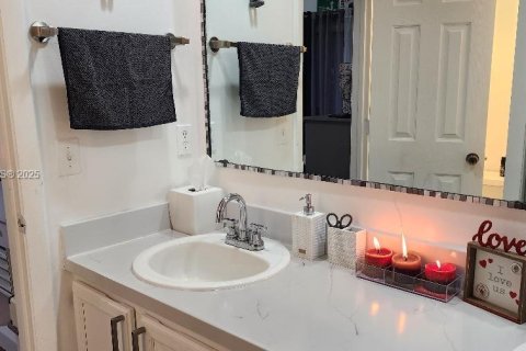 Townhouse in Cooper City, Florida 2 bedrooms, 117.43 sq.m. № 1920161 - photo 23