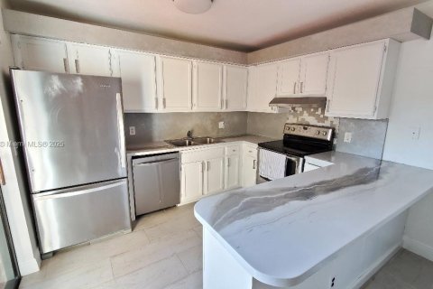 Townhouse in Cooper City, Florida 2 bedrooms, 117.43 sq.m. № 1920161 - photo 3