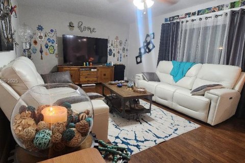 Townhouse in Cooper City, Florida 2 bedrooms, 117.43 sq.m. № 1920161 - photo 4