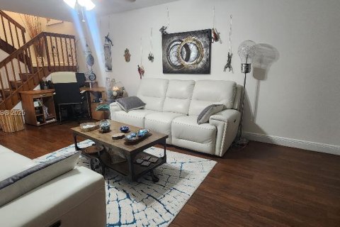 Townhouse in Cooper City, Florida 2 bedrooms, 117.43 sq.m. № 1920161 - photo 12