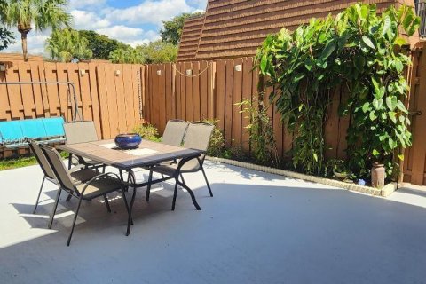 Townhouse in Cooper City, Florida 2 bedrooms, 117.43 sq.m. № 1920161 - photo 24