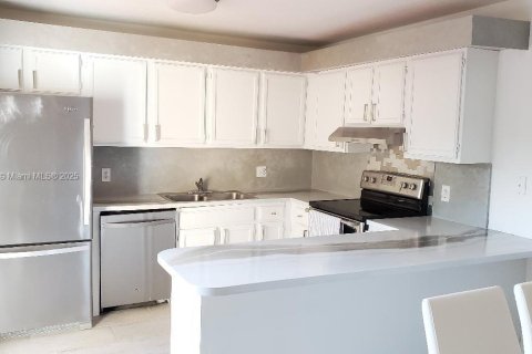 Townhouse in Cooper City, Florida 2 bedrooms, 117.43 sq.m. № 1920161 - photo 10