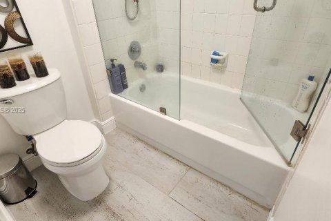 Townhouse in Cooper City, Florida 2 bedrooms, 117.43 sq.m. № 1920161 - photo 17