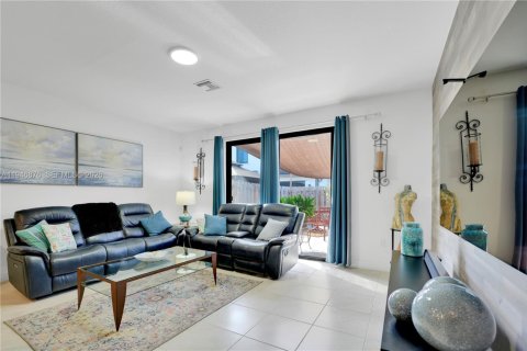 Townhouse in Homestead, Florida 3 bedrooms, 142.14 sq.m. № 2003067 - photo 8