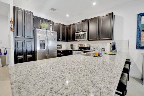 Townhouse in Homestead, Florida 3 bedrooms, 142.14 sq.m. № 2003067 - photo 6