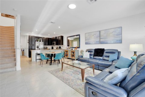 Townhouse in Homestead, Florida 3 bedrooms, 142.14 sq.m. № 2003067 - photo 9