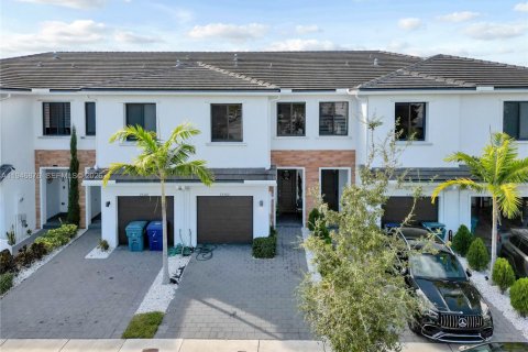 Townhouse in Homestead, Florida 3 bedrooms, 142.14 sq.m. № 2003067