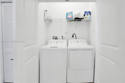 Townhouse in Homestead, Florida 3 bedrooms, 142.14 sq.m. № 2003067 - photo 13