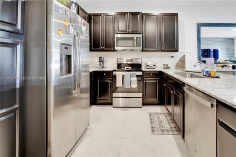 Townhouse in Homestead, Florida 3 bedrooms, 142.14 sq.m. № 2003067 - photo 5