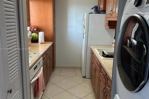 Снять в аренду кондоминиум в Хайалиа, Флорида 2 спальни, 102.66м2, № 1991754 - фото 5