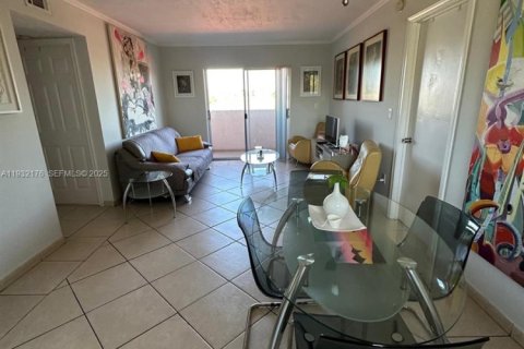 Снять в аренду кондоминиум в Хайалиа, Флорида 2 спальни, 102.66м2, № 1991754 - фото 2